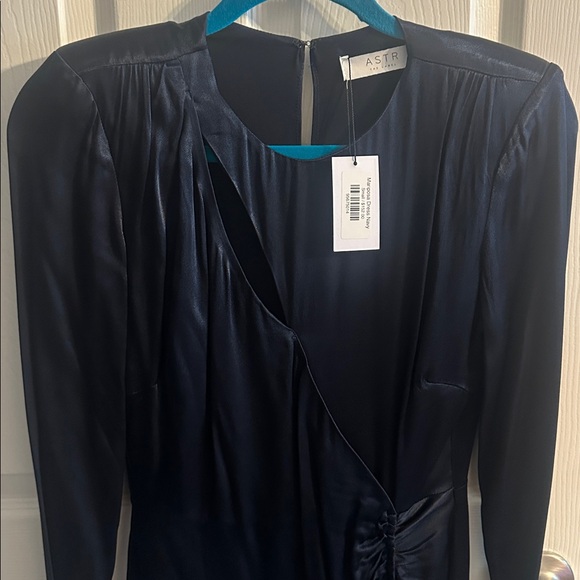 ASTR the label Elegant dark Blue Long Sleeve Dress with cut outs. NWT. Size S. - Picture 3 of 3